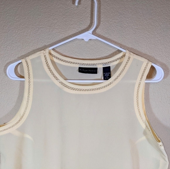 Light Yellow Lace Jewel Neckline Sleeveless Blouse Top NWT - Picture 3 of 4